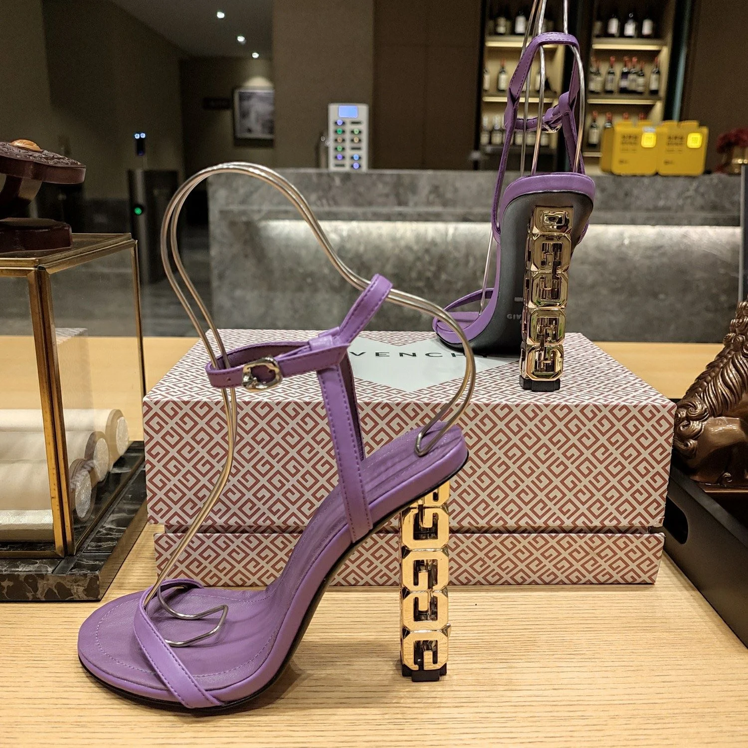 Givenchy Sandals WellDesigned 8073