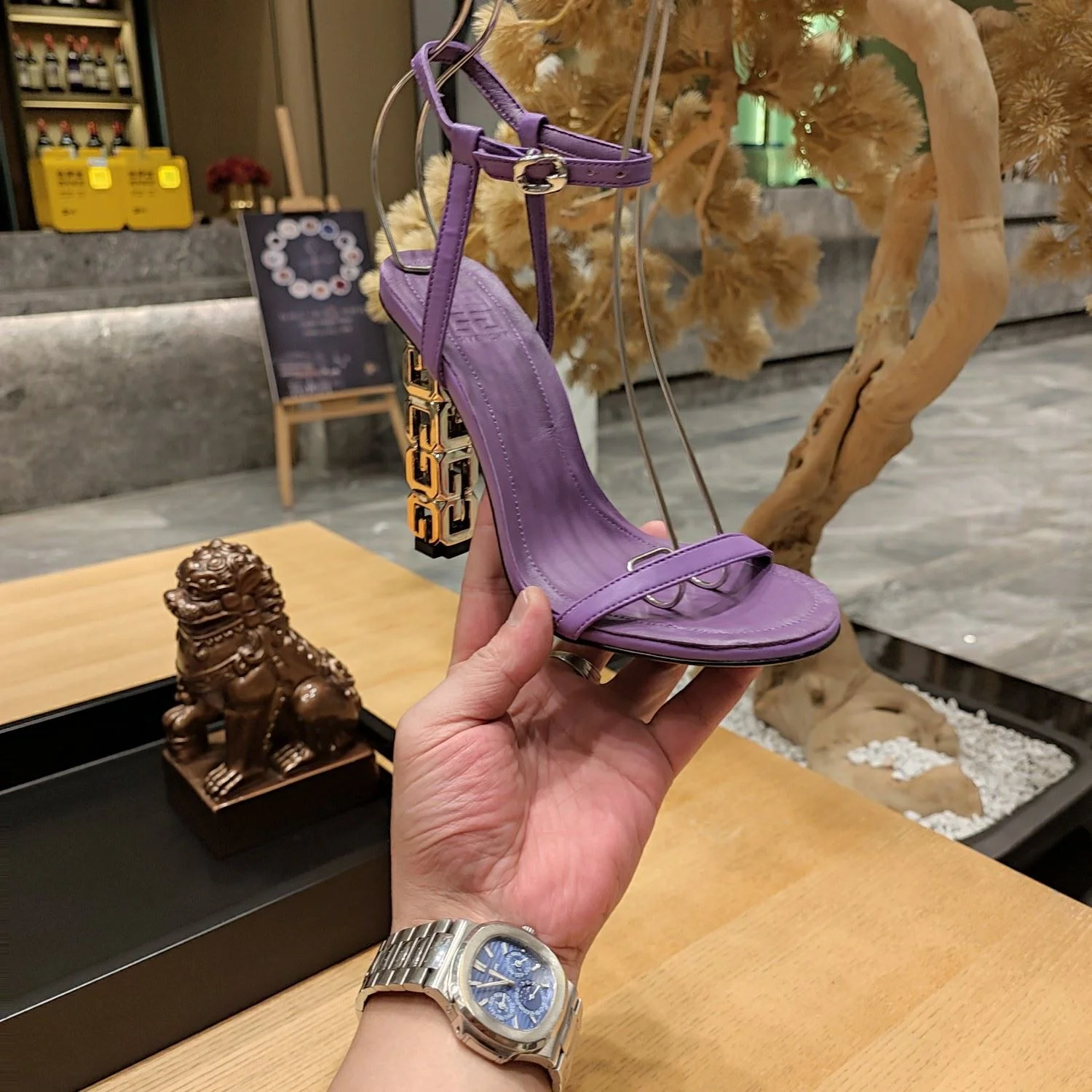 Givenchy Sandals WellDesigned 8073