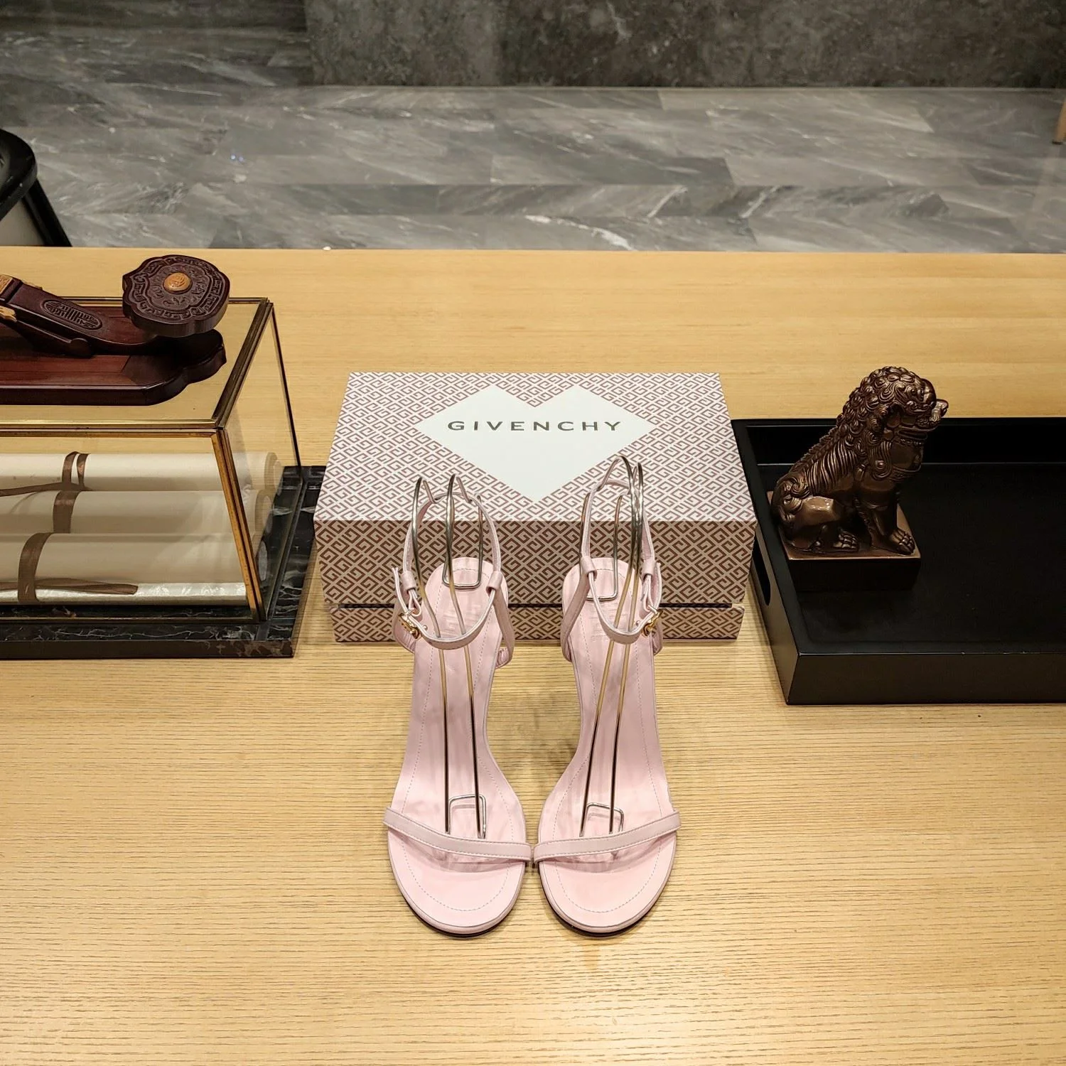 Givenchy Sandals Versatile 8066