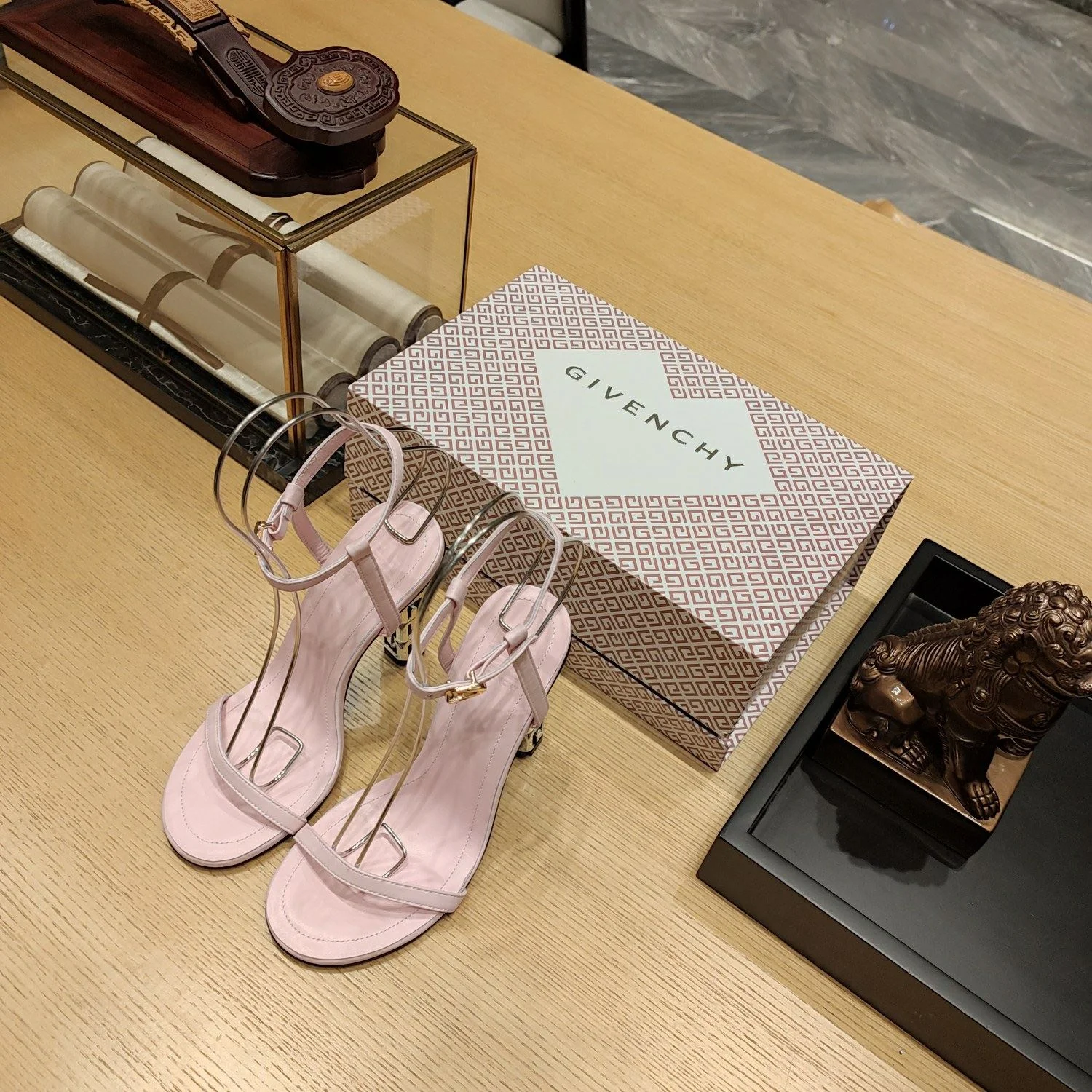Givenchy Sandals Versatile 8066