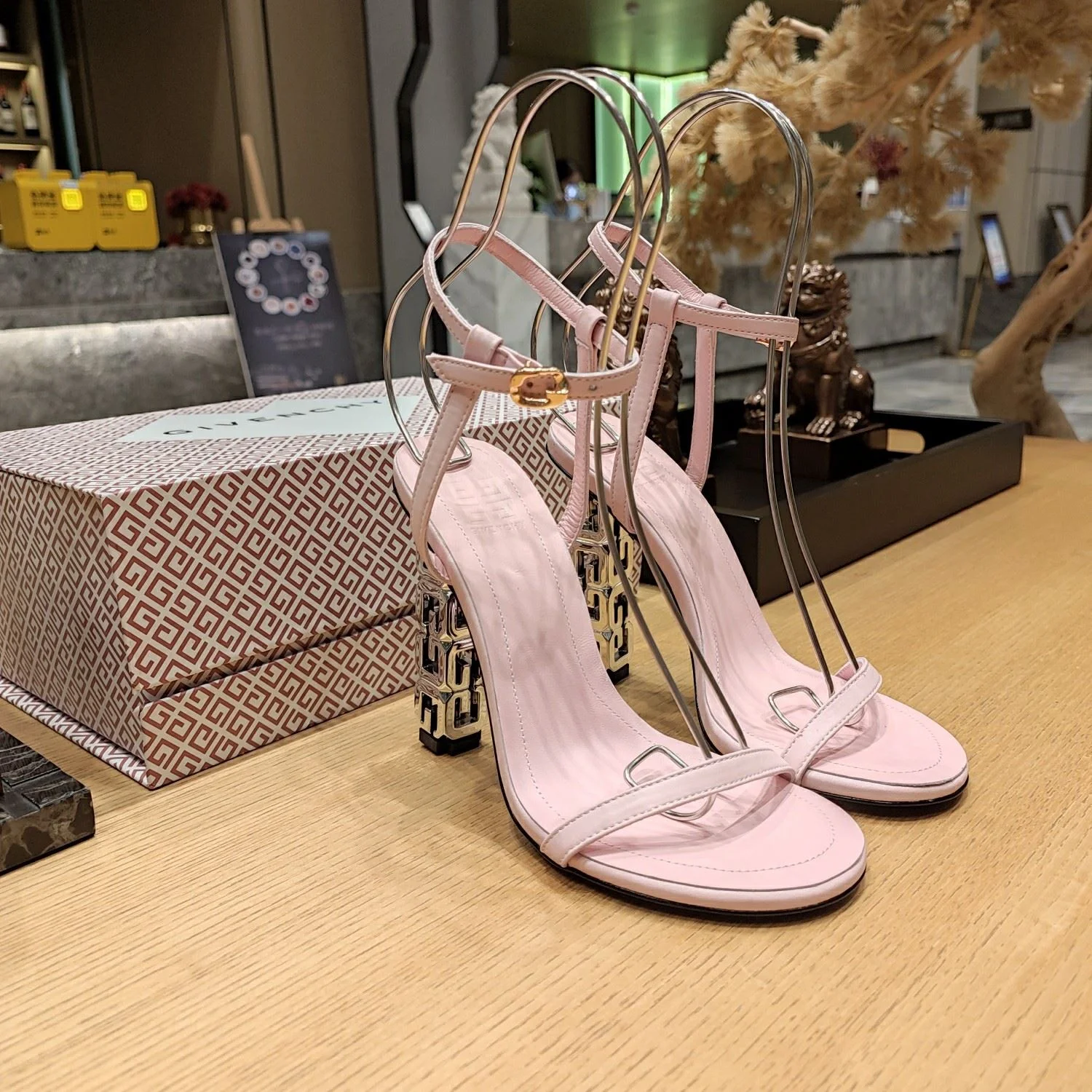 Givenchy Sandals Versatile 8066