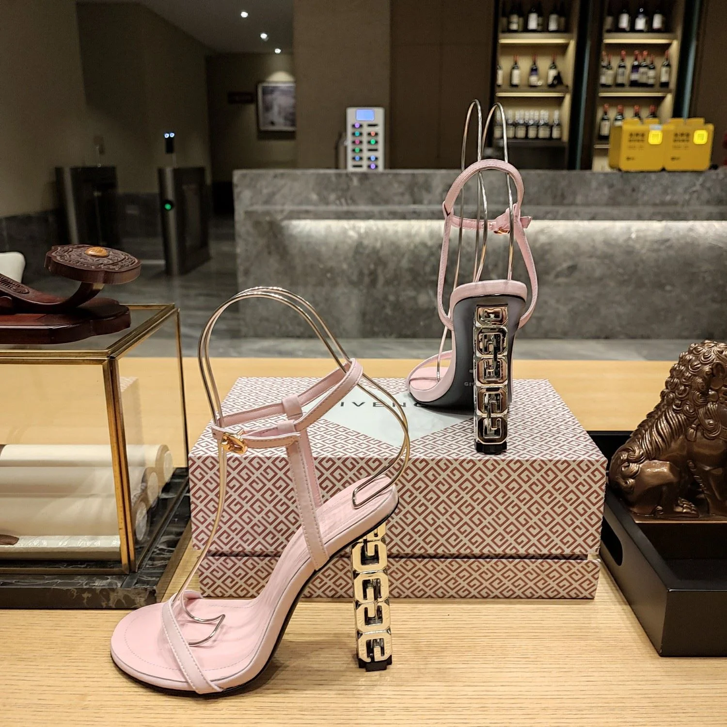 Givenchy Sandals Versatile 8066