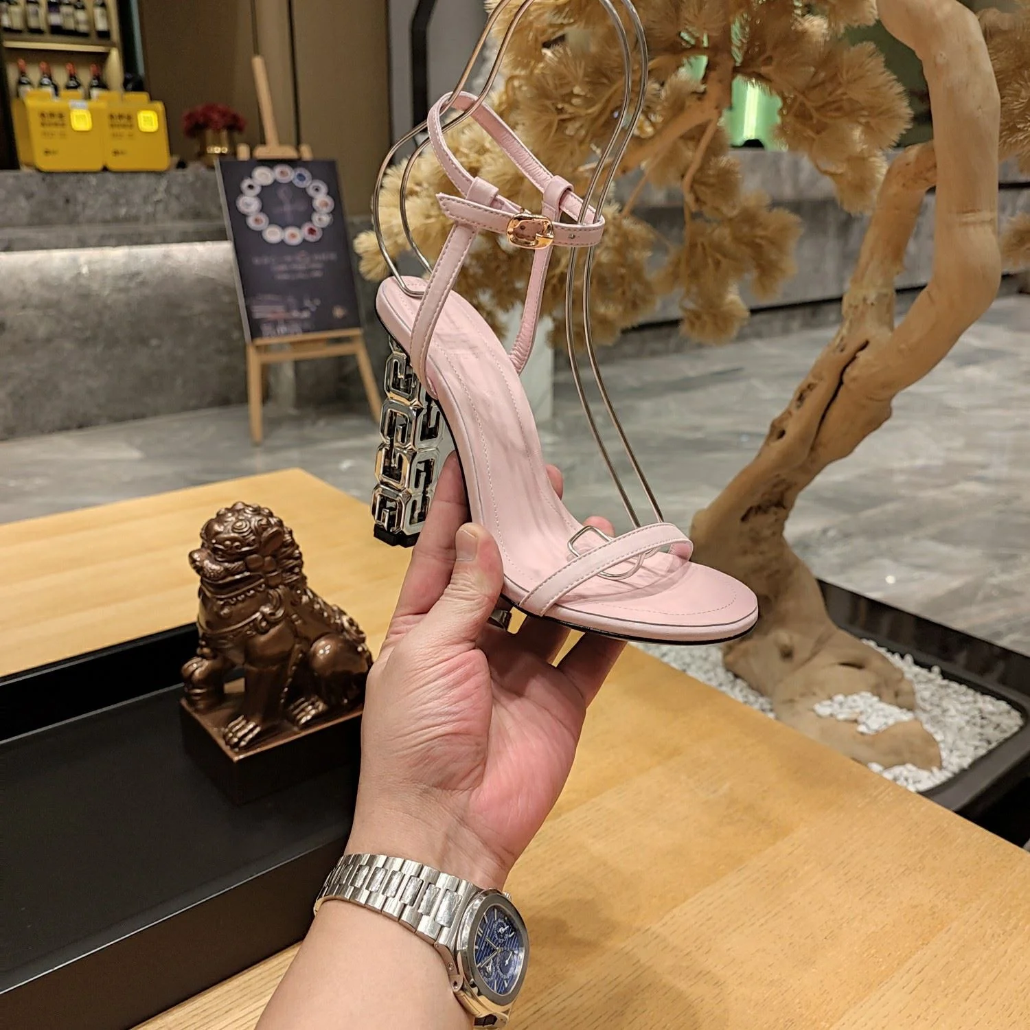 Givenchy Sandals Versatile 8066