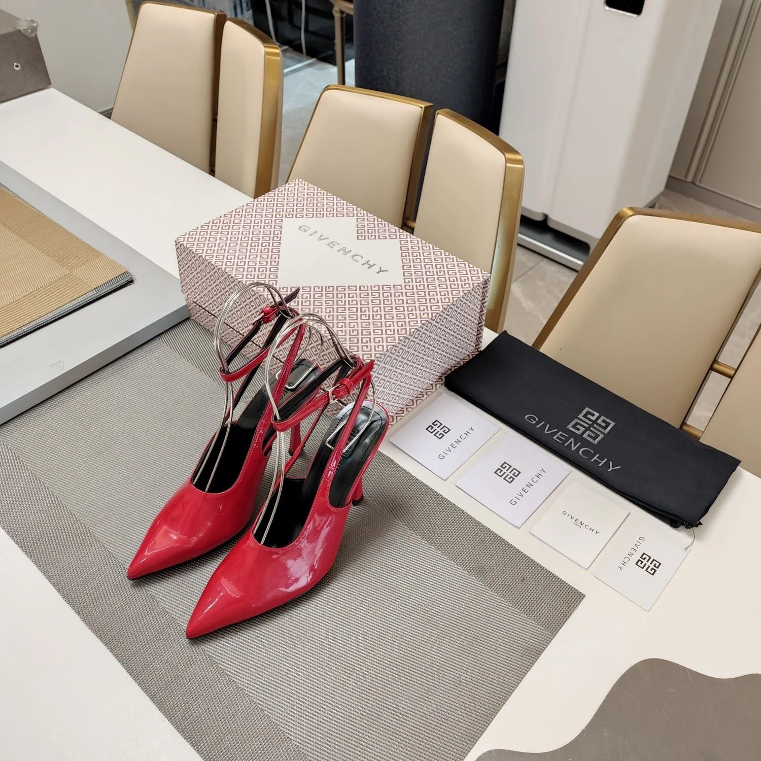 Givenchy Sandals EyeCatching 8070