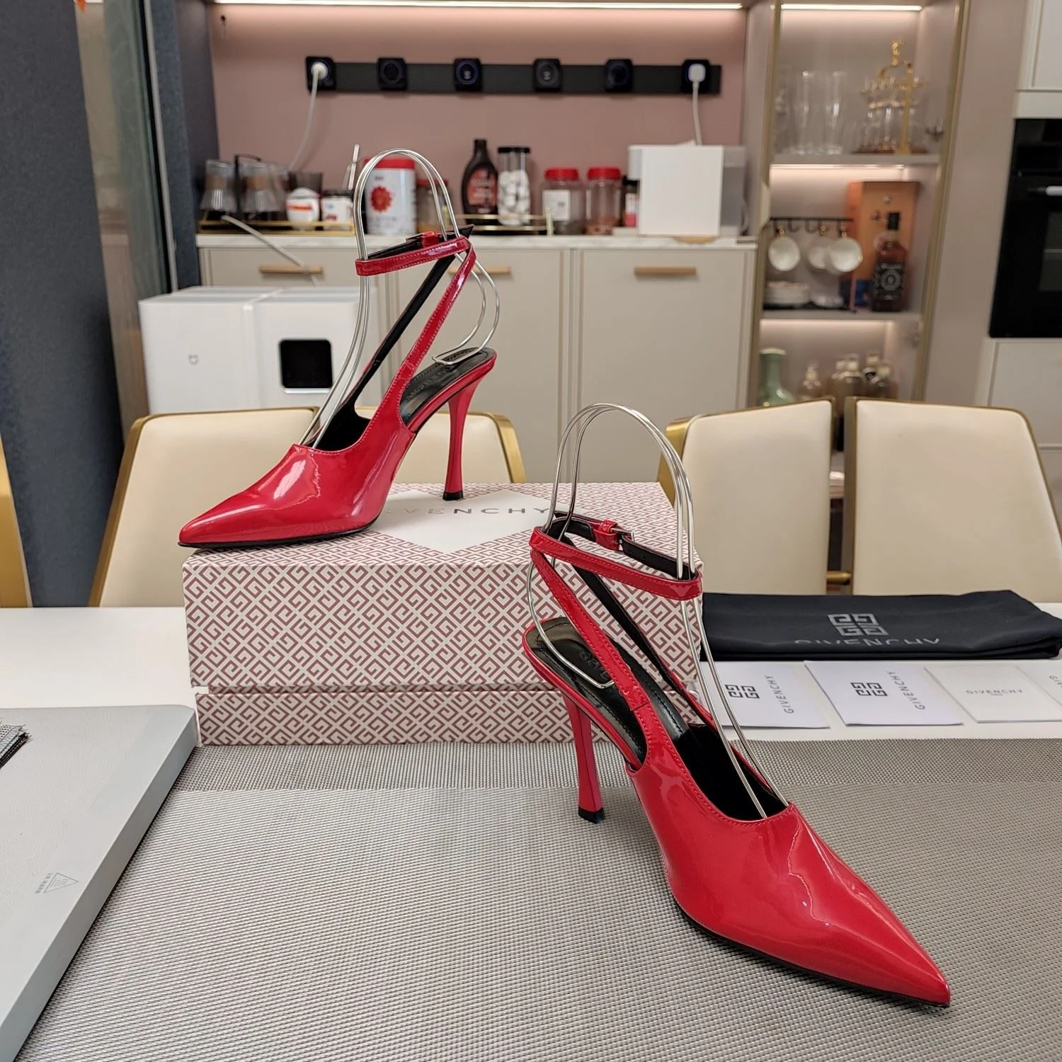 Givenchy Sandals EyeCatching 8070