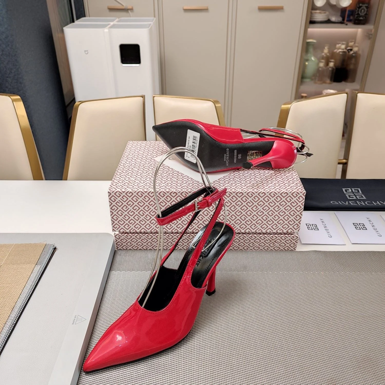 Givenchy Sandals EyeCatching 8070
