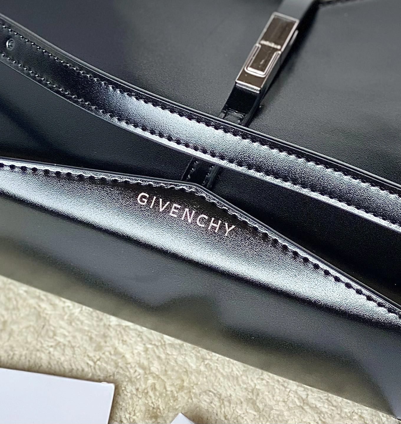 Breathable Givenchy Satchel Bags 71714