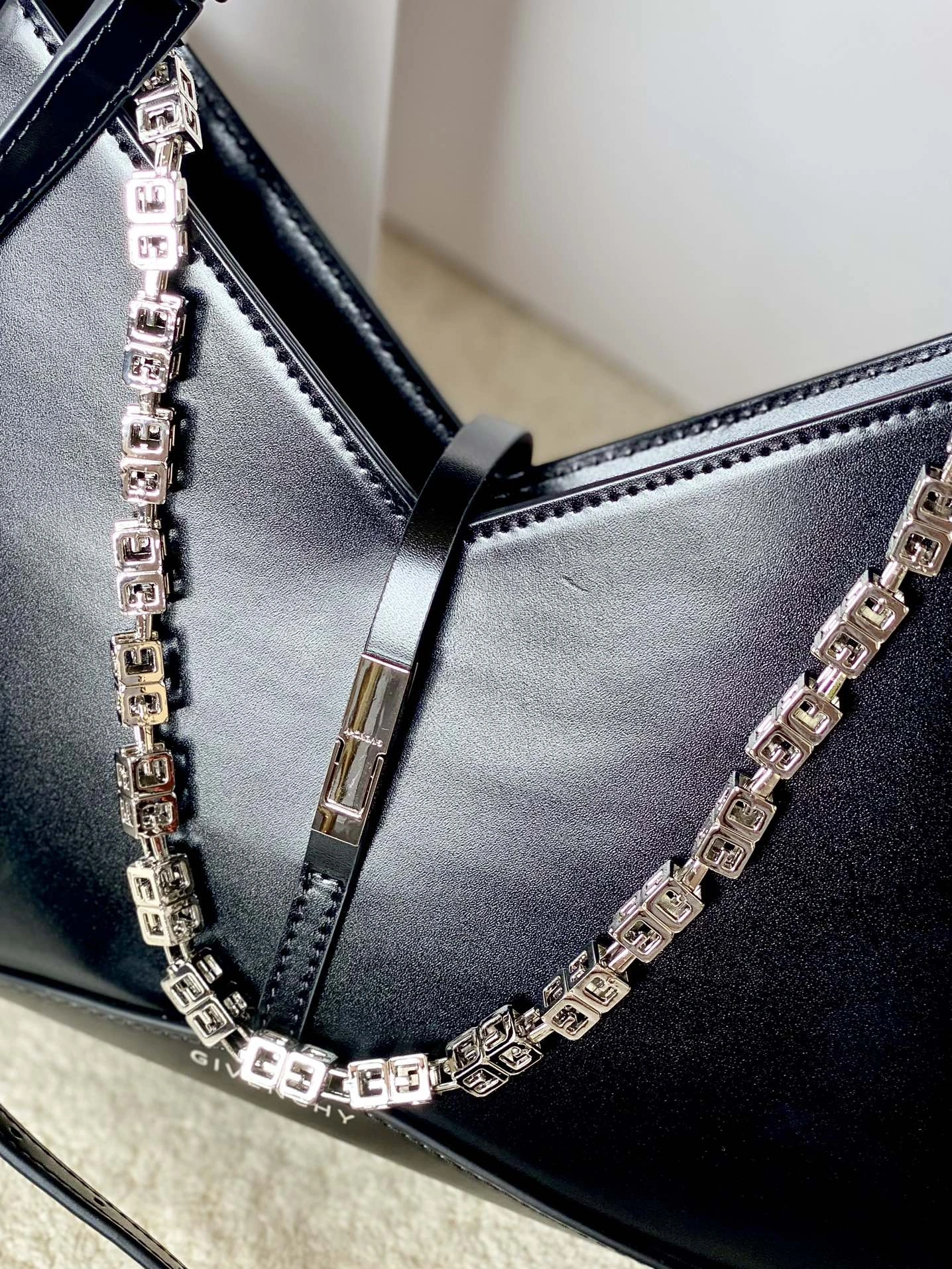 Breathable Givenchy Satchel Bags 71714