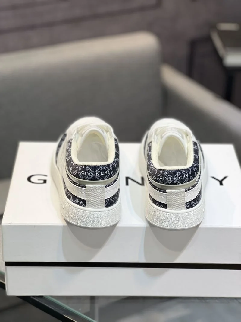Chic Givenchy Shoes 4670