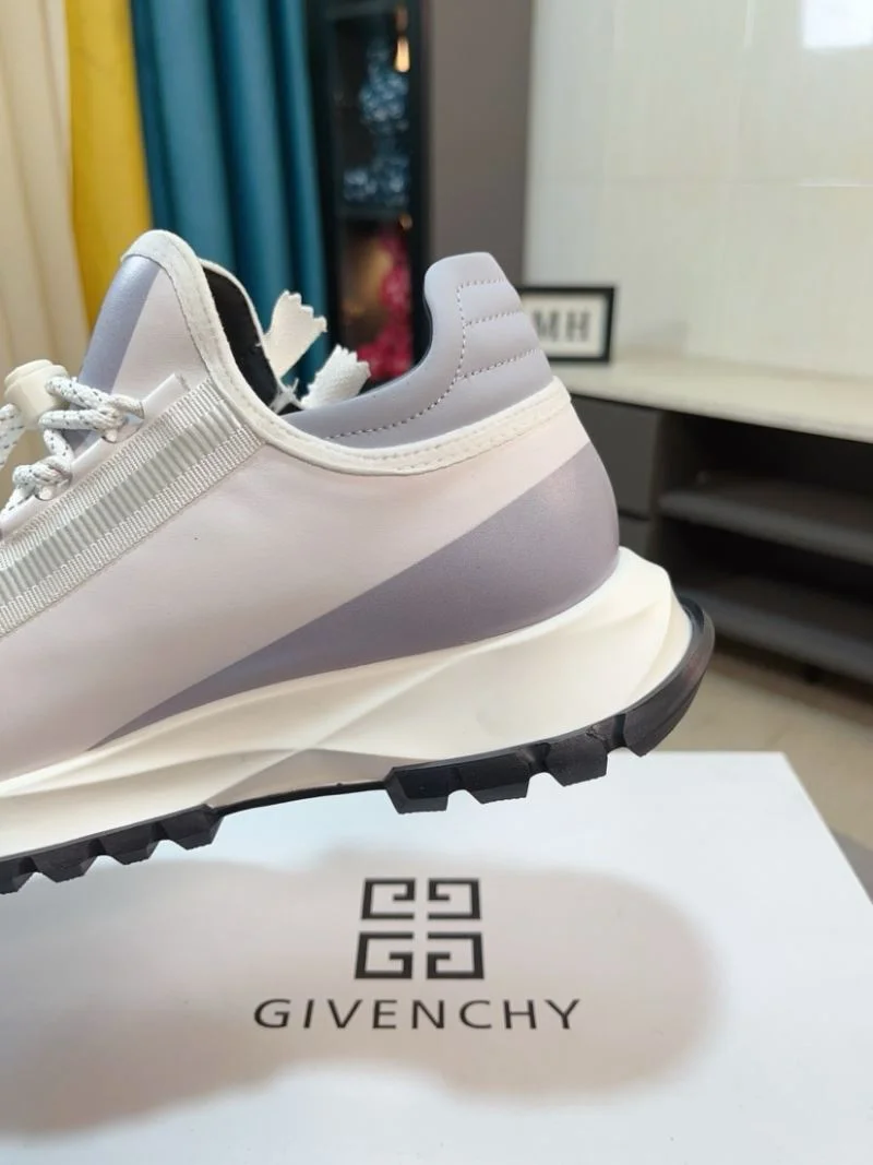 Fashionable Givenchy Shoes 4590