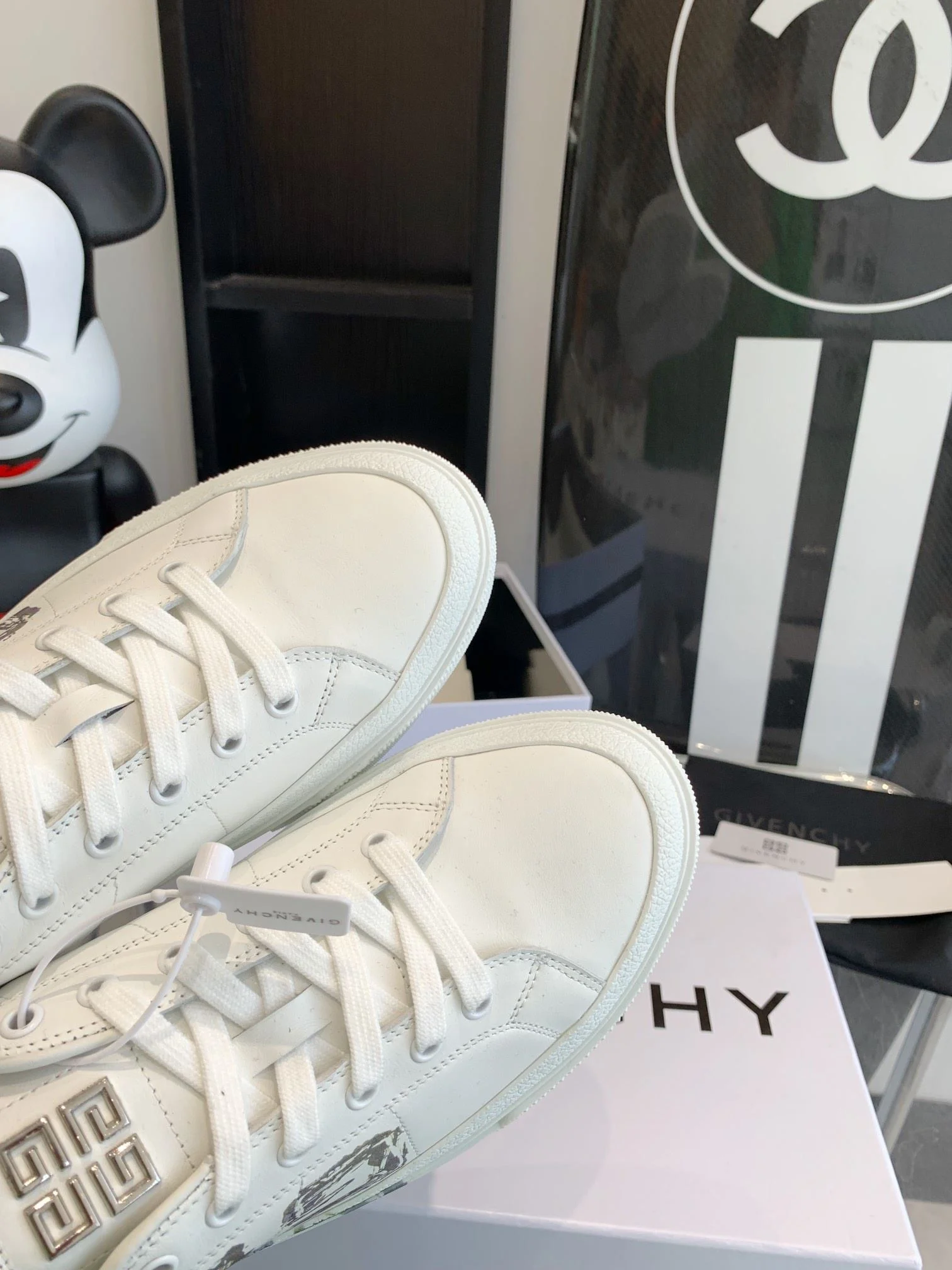 Givenchy Shoes EyeCatching 8069