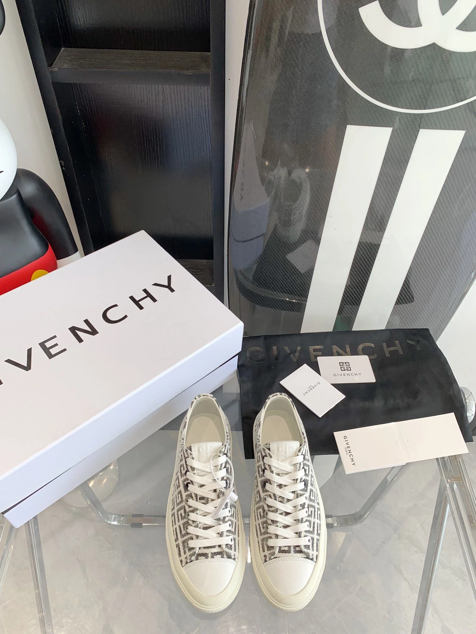 Vibrant Givenchy Shoes 8032