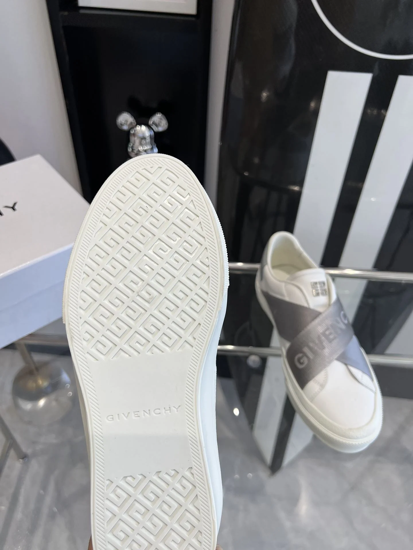 TimelessDesign Givenchy Shoes 8027