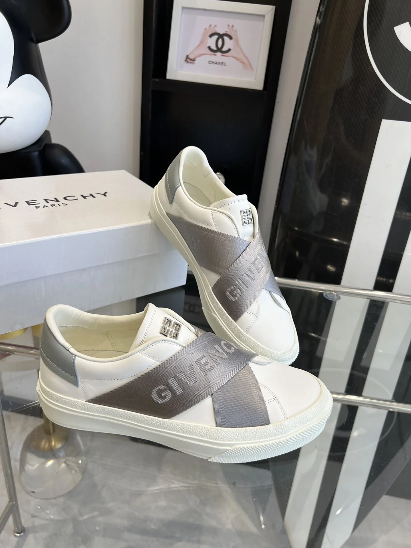 TimelessDesign Givenchy Shoes 8027