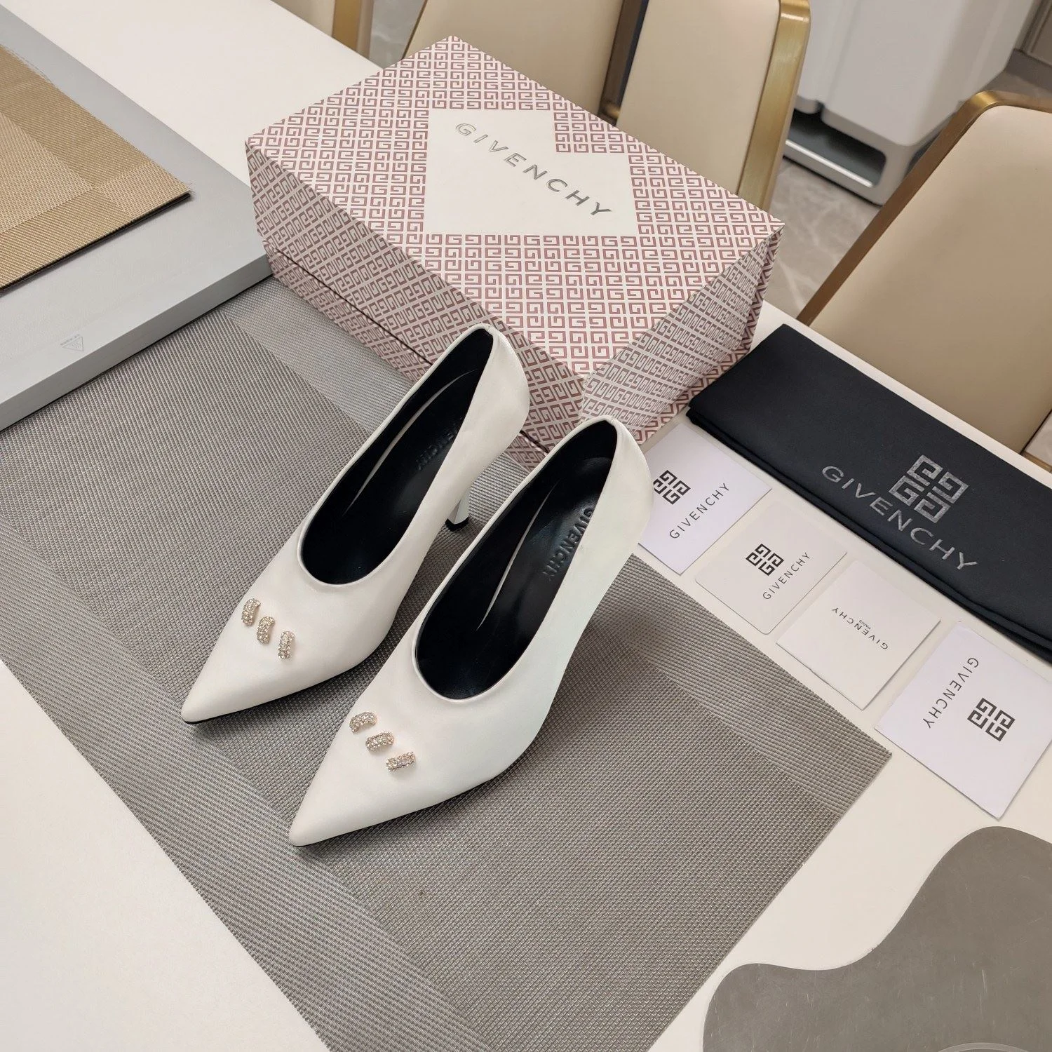 Givenchy Shoes Compact 8036