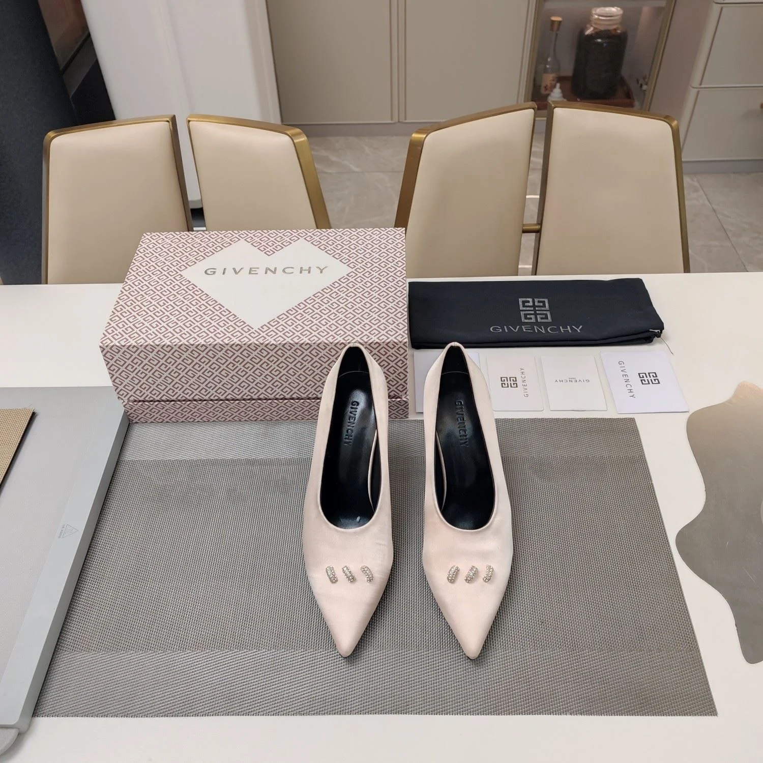Givenchy Shoes Versatile 8034