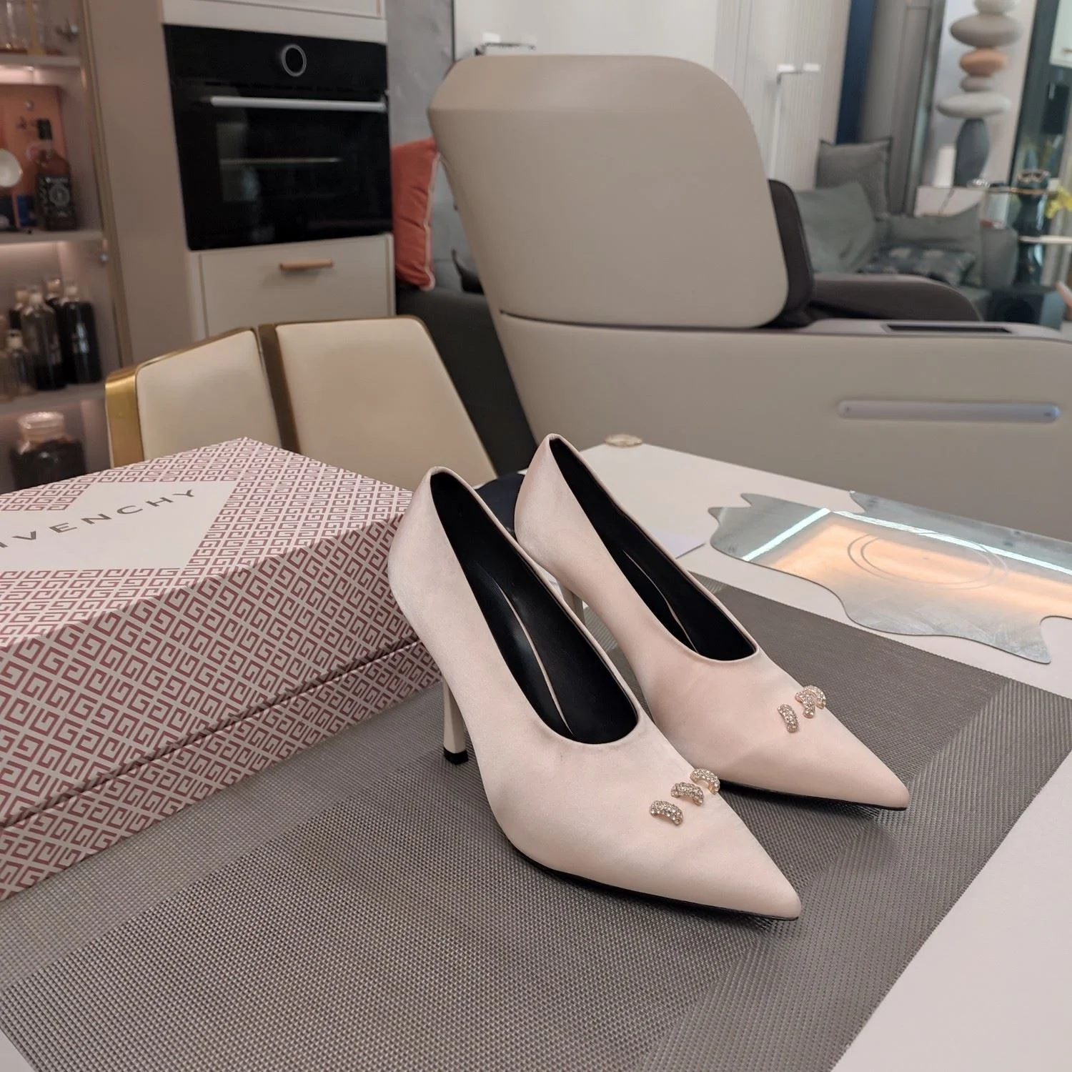 Givenchy Shoes Versatile 8034