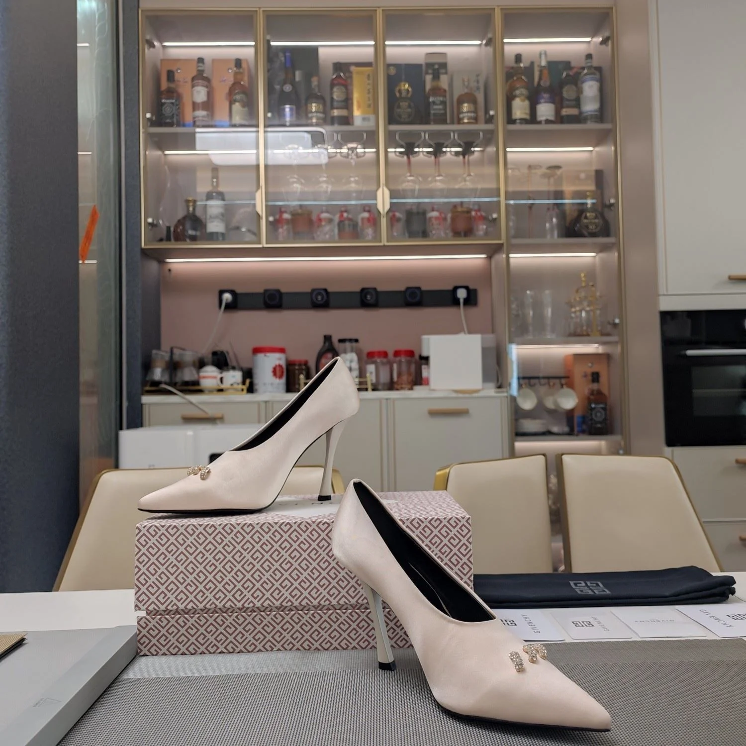 Givenchy Shoes Versatile 8034