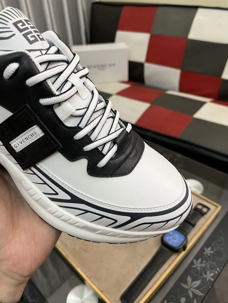 Unisex Givenchy Shoes 13900