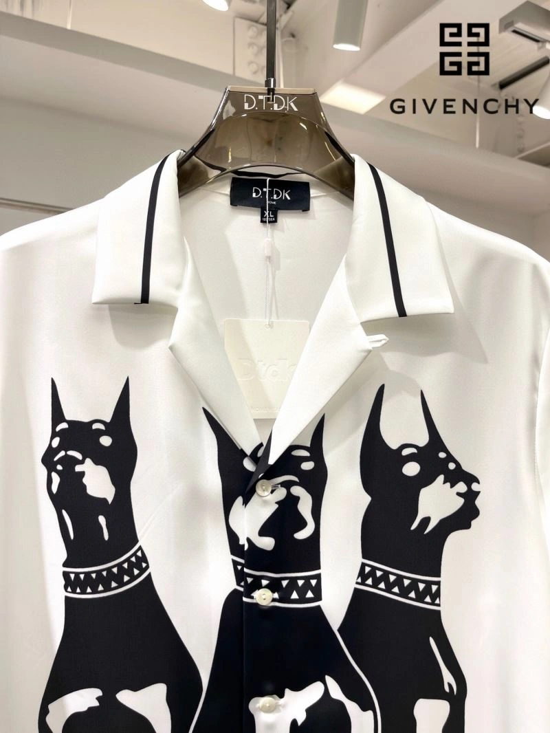 Givenchy Short Suits Bold 123509