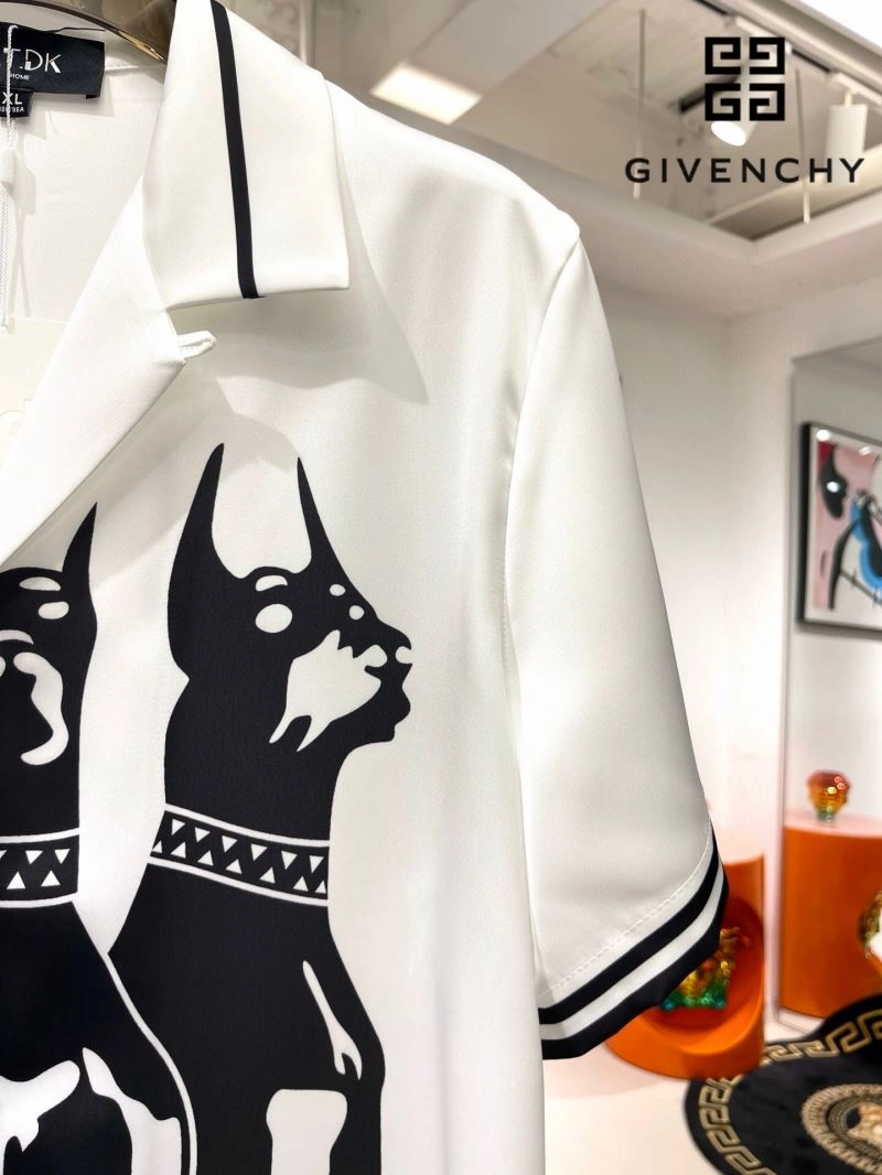Givenchy Short Suits Bold 123509