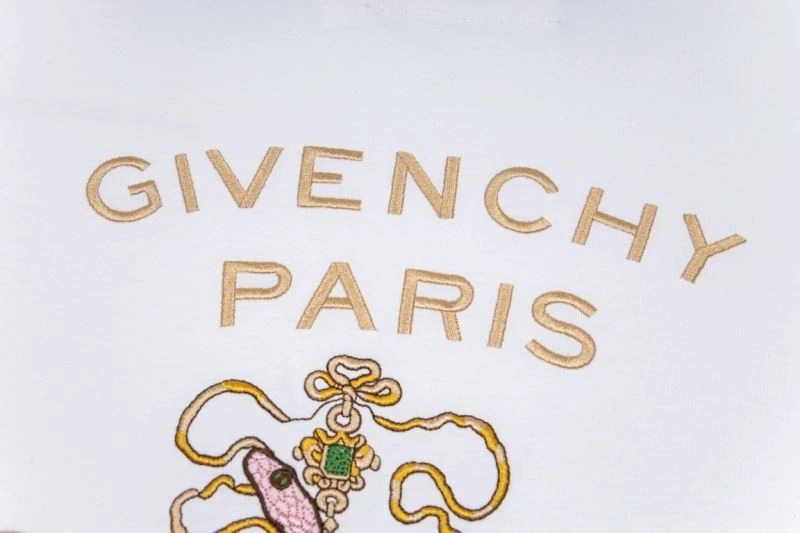 Elegant Givenchy T-Shirts 124139