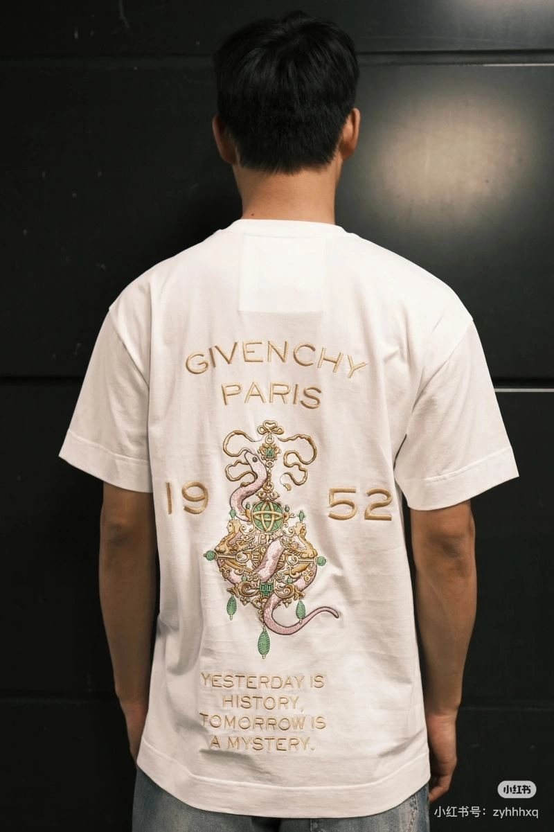 Elegant Givenchy T-Shirts 124139