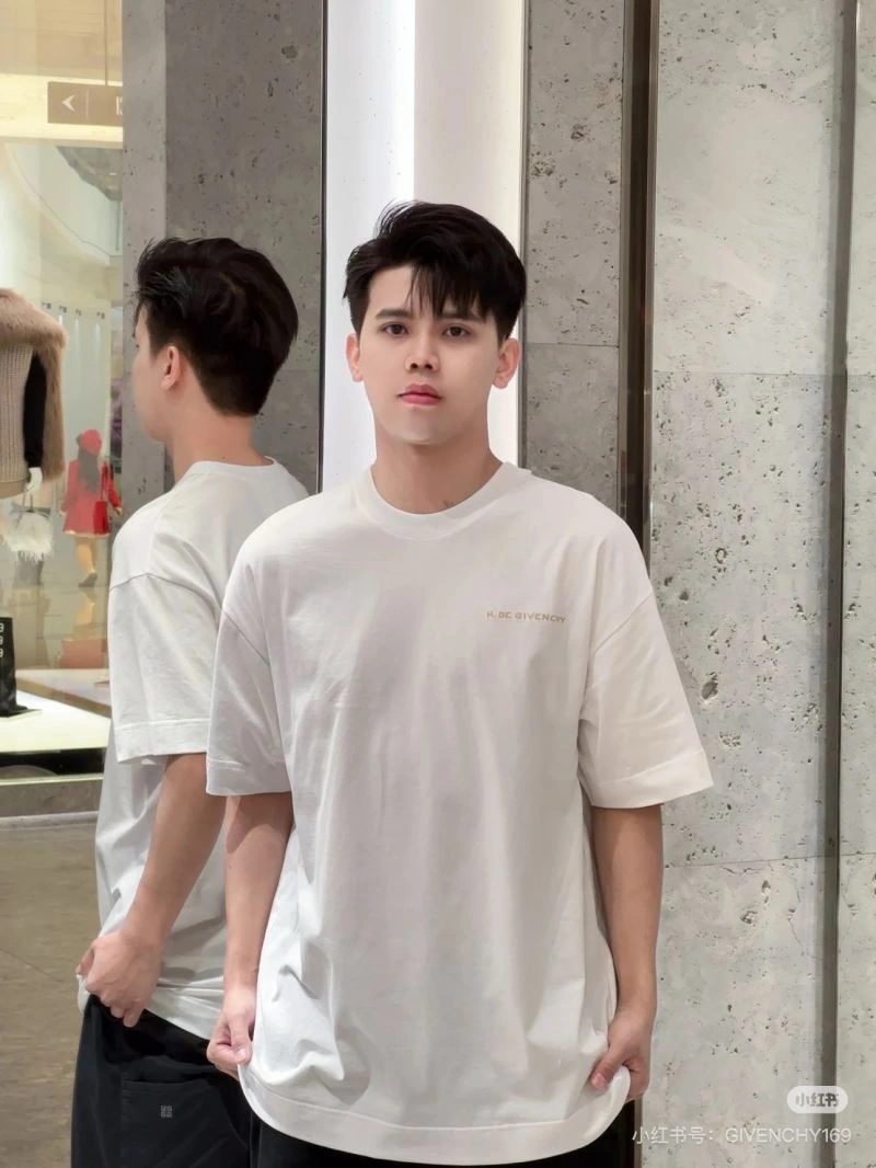 Elegant Givenchy T-Shirts 124139