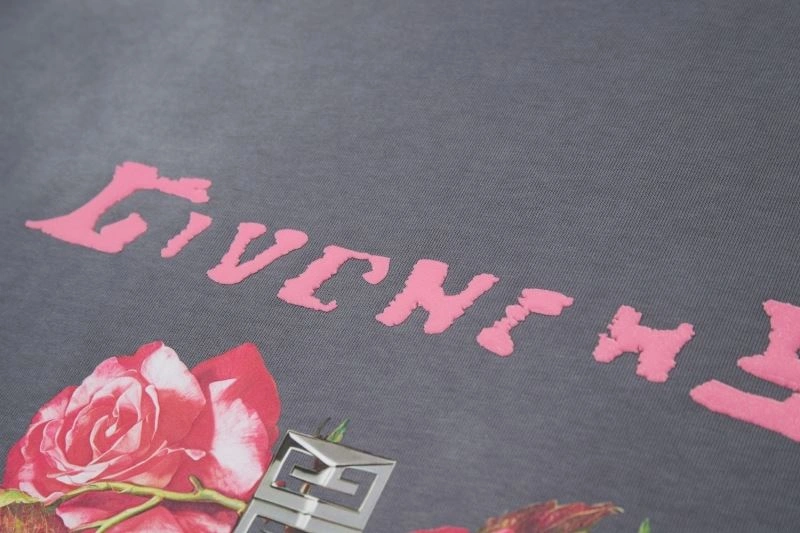 Resilient Givenchy T-Shirts 124133