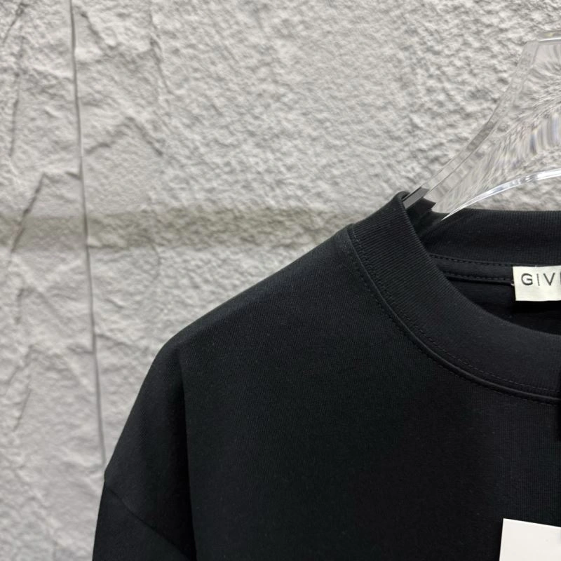 WaterResistant Givenchy T-Shirts 124138