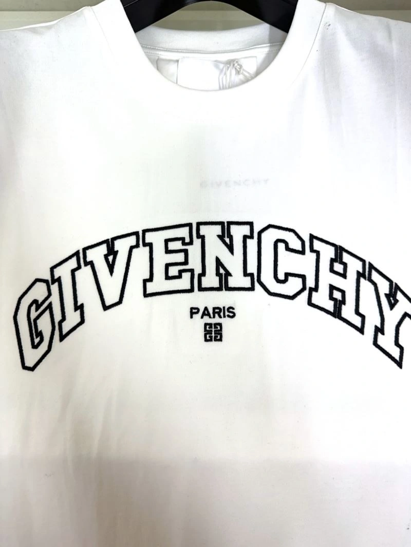 Givenchy T-Shirts Resilient 124072