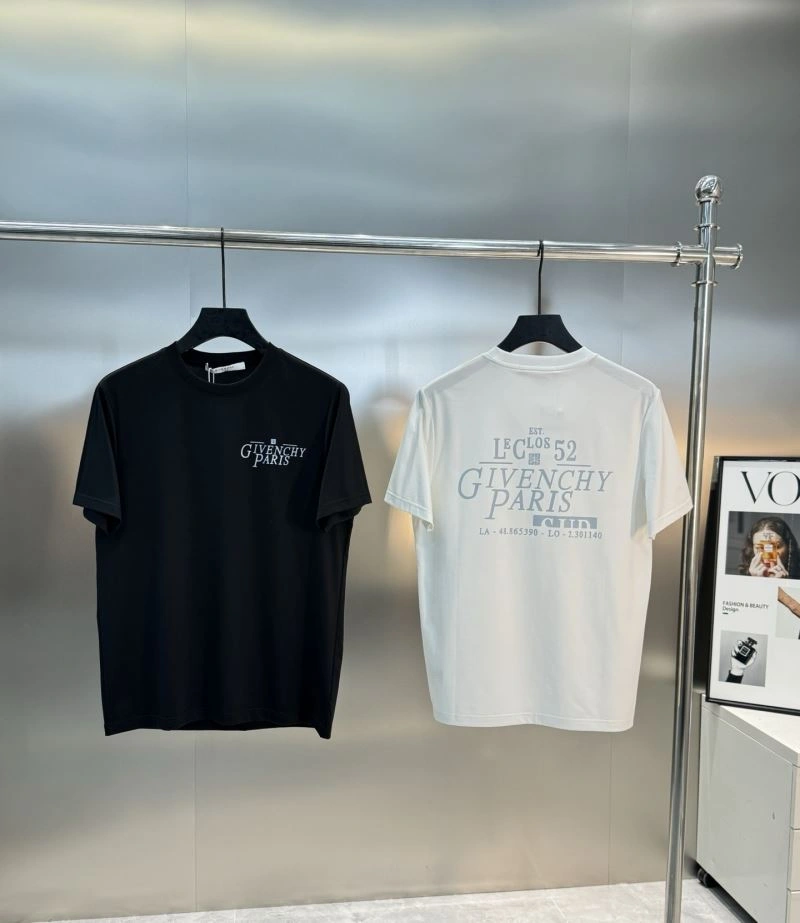 Givenchy T-Shirts Sleek 124067