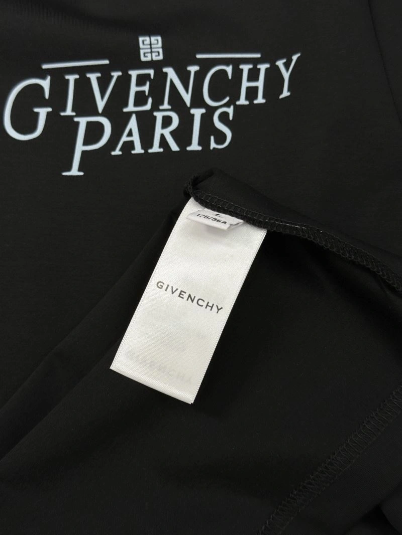 Givenchy T-Shirts Sleek 124067