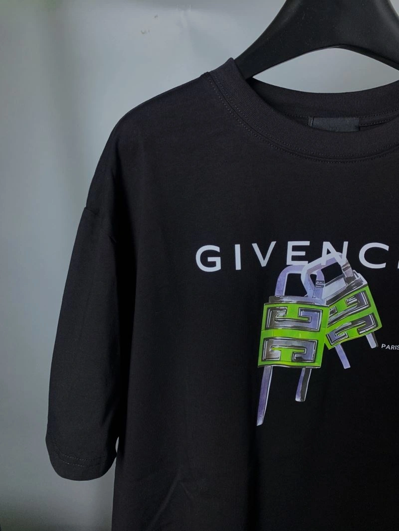 Givenchy T-Shirts TimelessDesign 124049