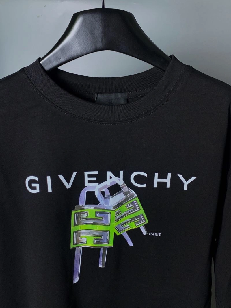 Givenchy T-Shirts TimelessDesign 124049