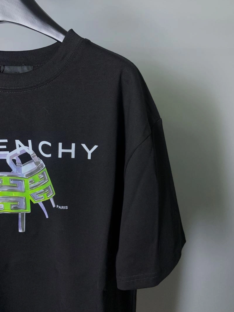 Givenchy T-Shirts TimelessDesign 124049