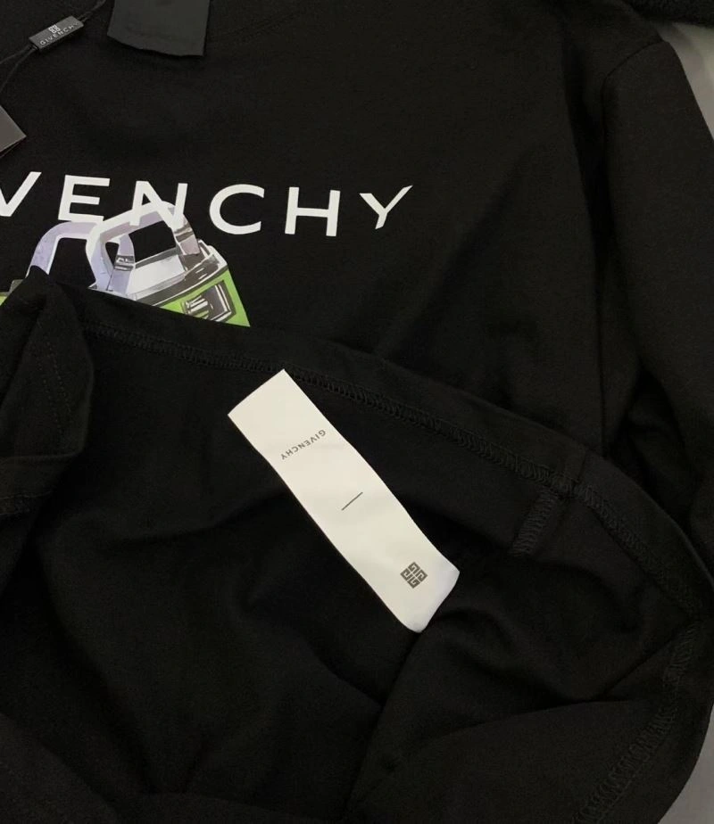 Givenchy T-Shirts TimelessDesign 124049