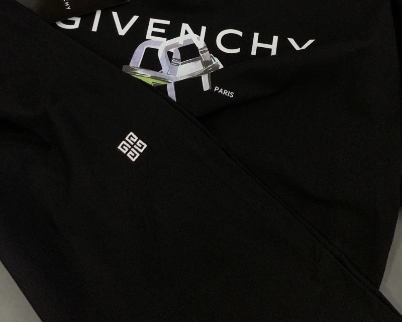 Givenchy T-Shirts TimelessDesign 124049