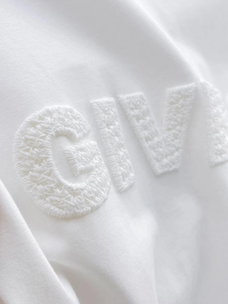 Effortless Givenchy T-Shirts 124033