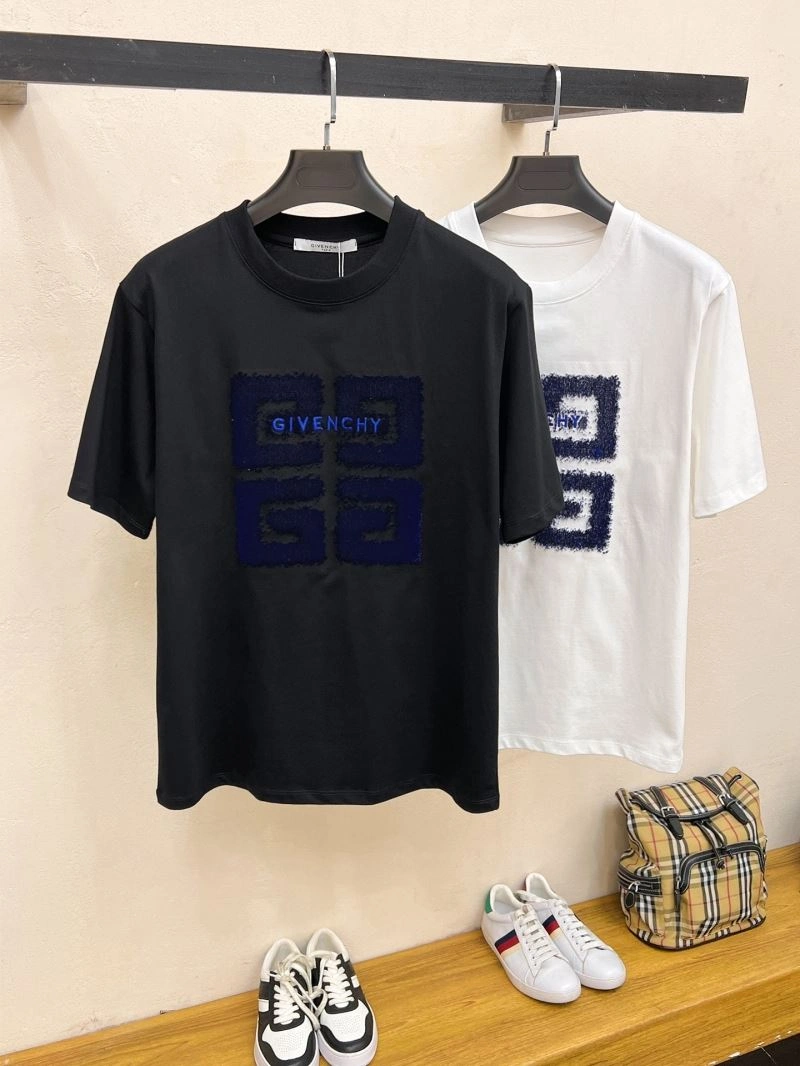 RelaxedFit Givenchy T-Shirts 123987