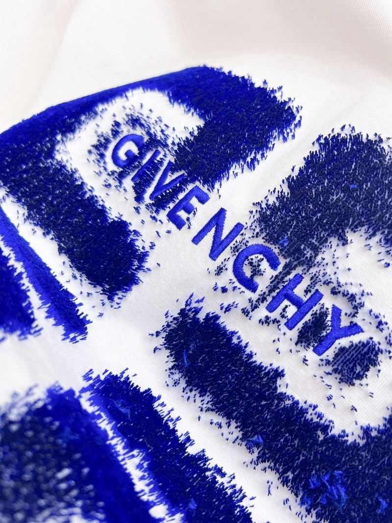 RelaxedFit Givenchy T-Shirts 123987