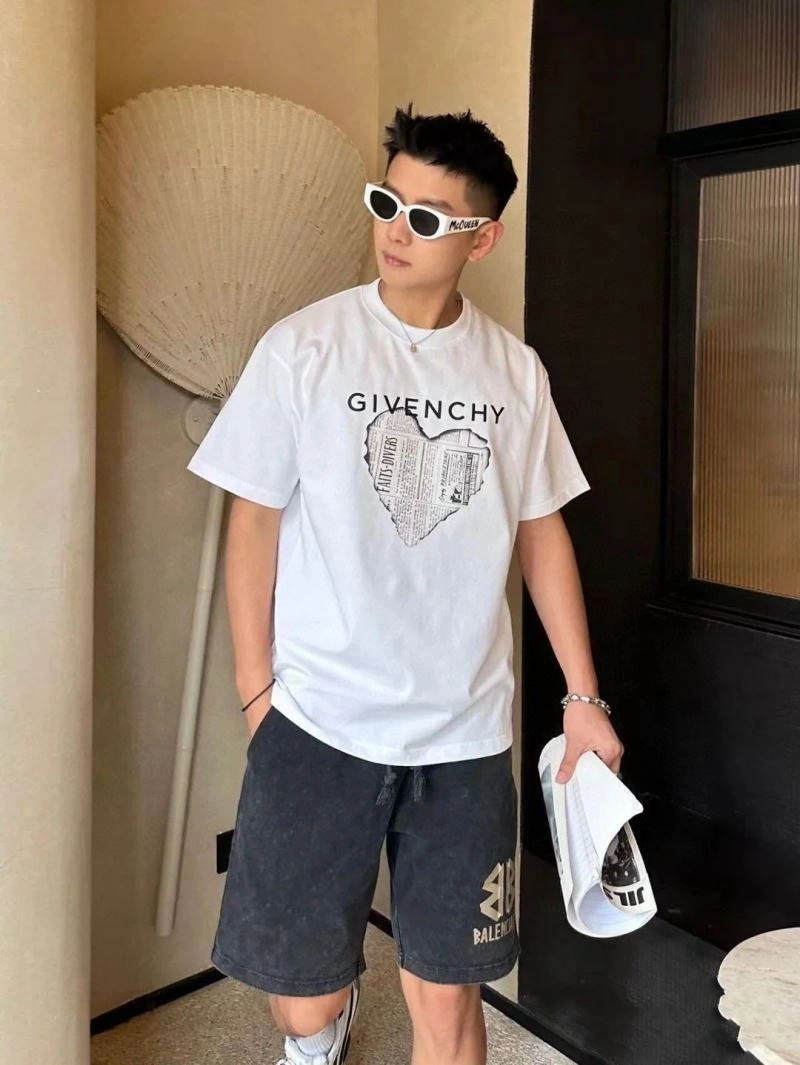 Efficient Givenchy T-Shirts 123989