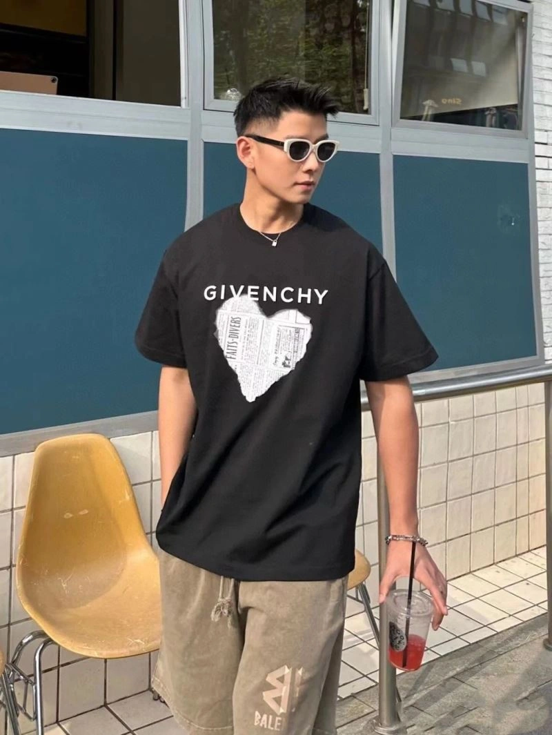 Efficient Givenchy T-Shirts 123989