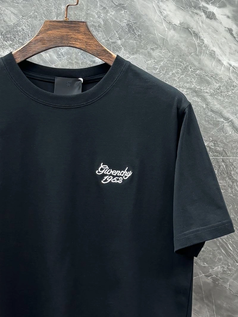 Sustainable Givenchy T-Shirts 123973