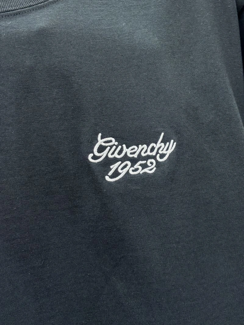 Sustainable Givenchy T-Shirts 123973