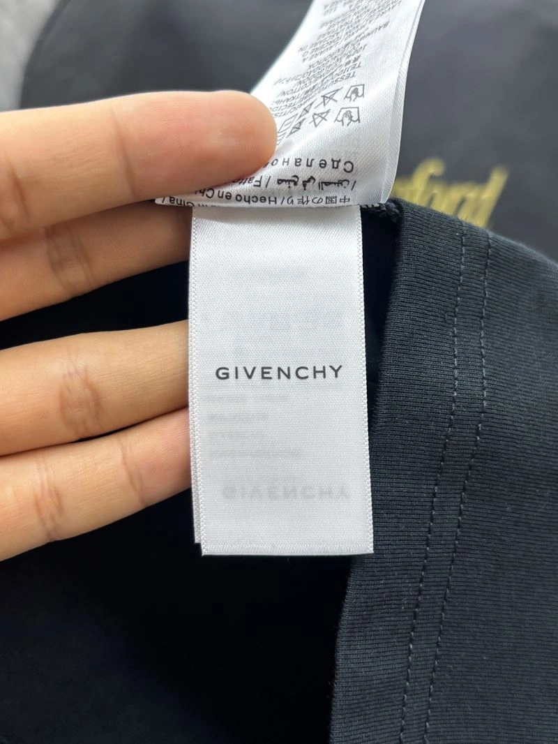 Sustainable Givenchy T-Shirts 123973