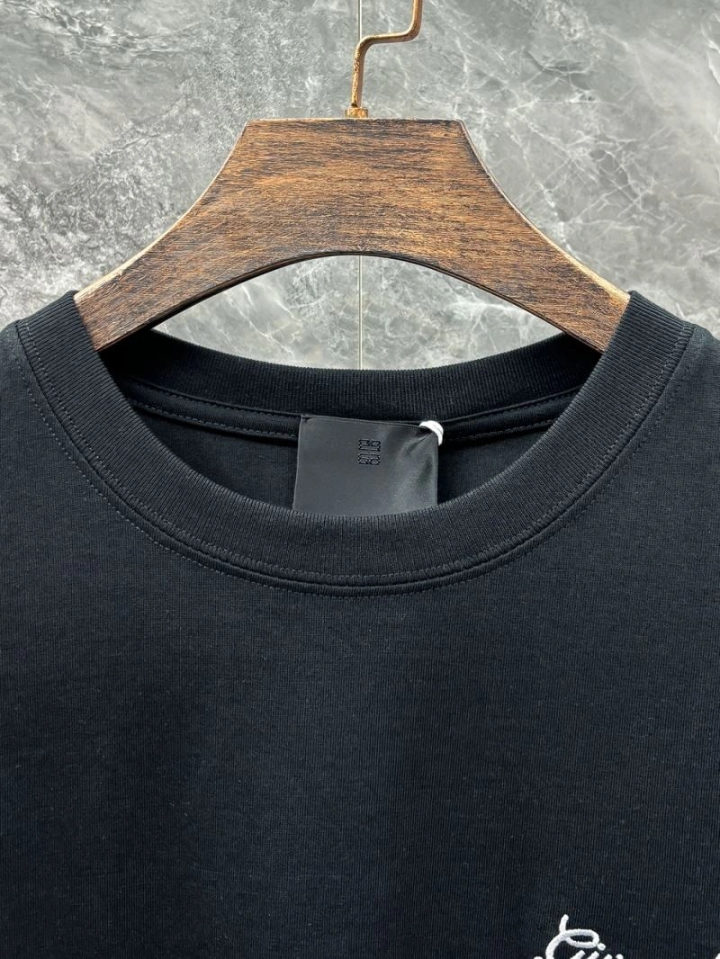 Sustainable Givenchy T-Shirts 123973