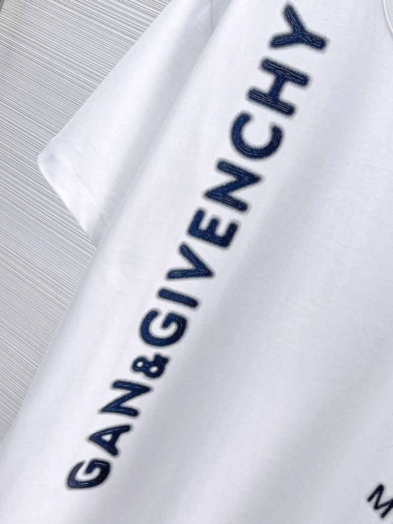 Stretchable Givenchy T-Shirts 123942