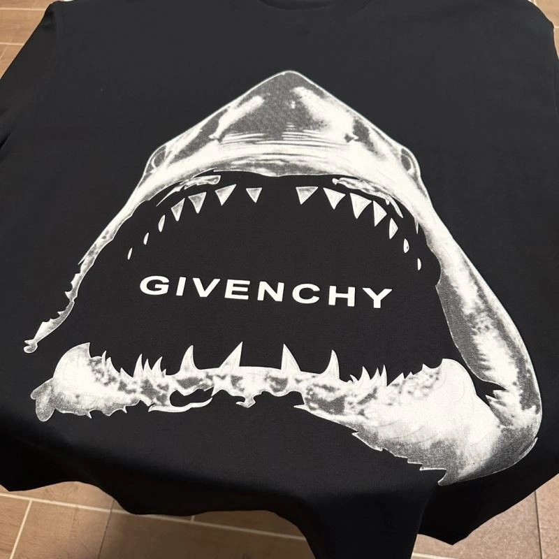 Givenchy T-Shirts UrbanStyle 123902