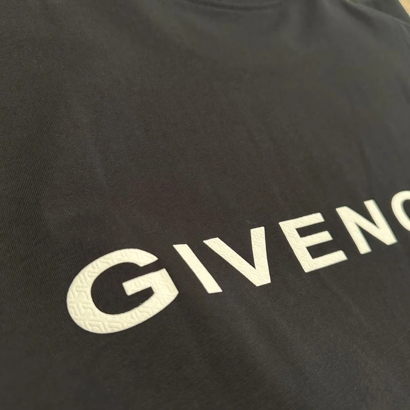 Givenchy T-Shirts UrbanStyle 123902